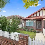 Sydney North Serene Retreat - Calm, Central, Comfort,